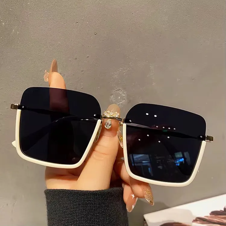 نظارات نسائية انيقه بتدرج الوان  - Elegant women's glasses with gradient colors
