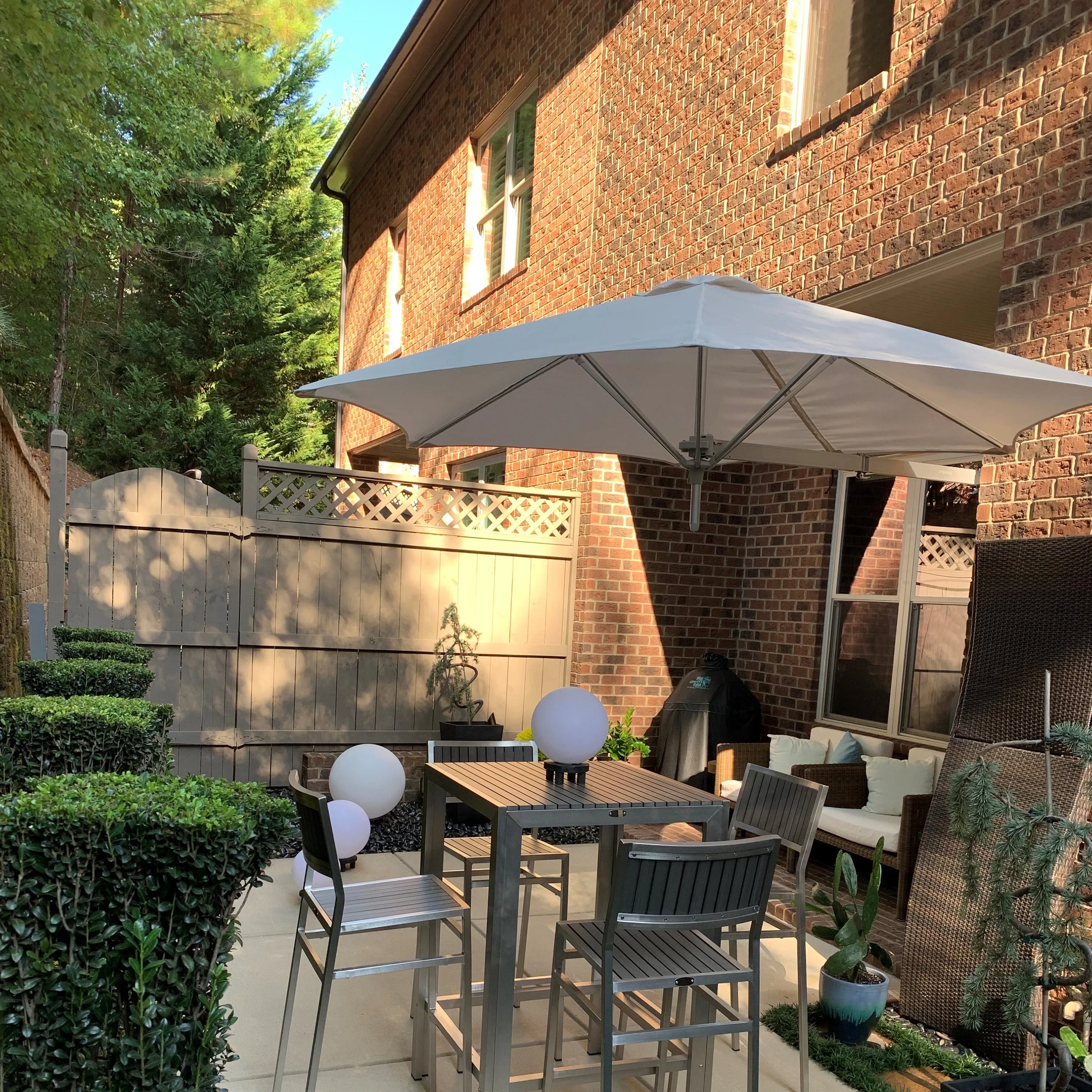 Paraflex Wallflex Round Wall-Mount Umbrella