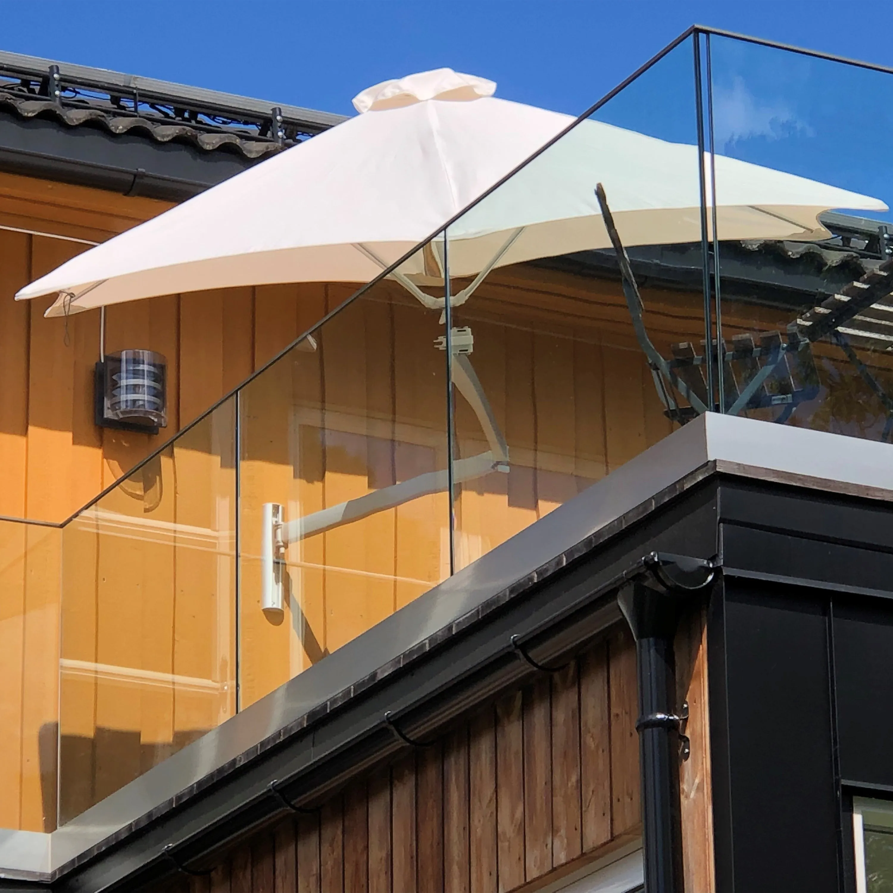 Paraflex Wallflex Round Wall-Mount Umbrella