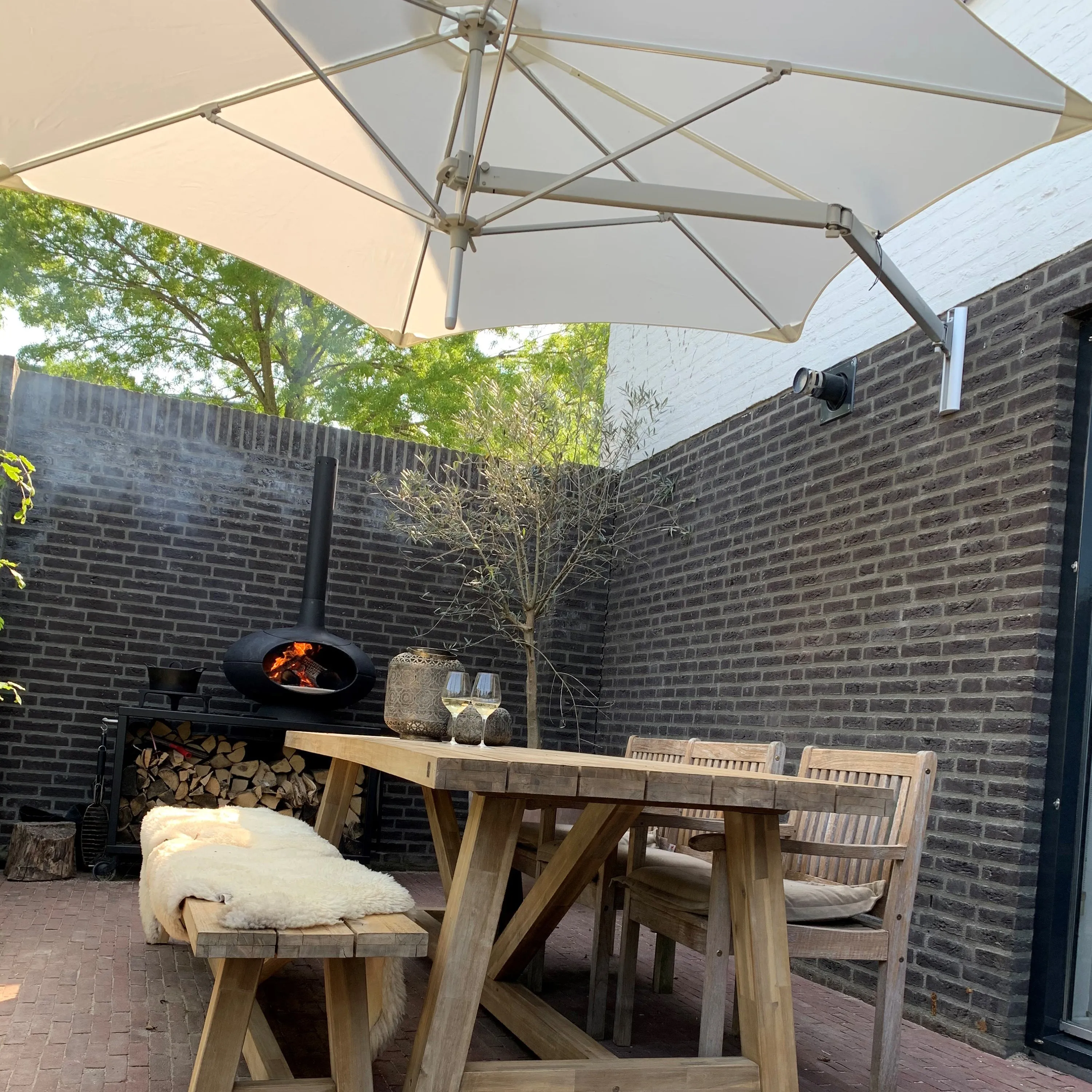 Paraflex Wallflex Round Wall-Mount Umbrella