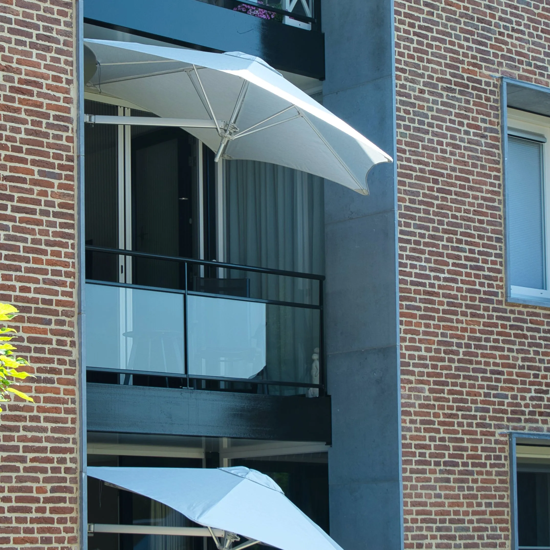 Paraflex Wallflex Round Wall-Mount Umbrella